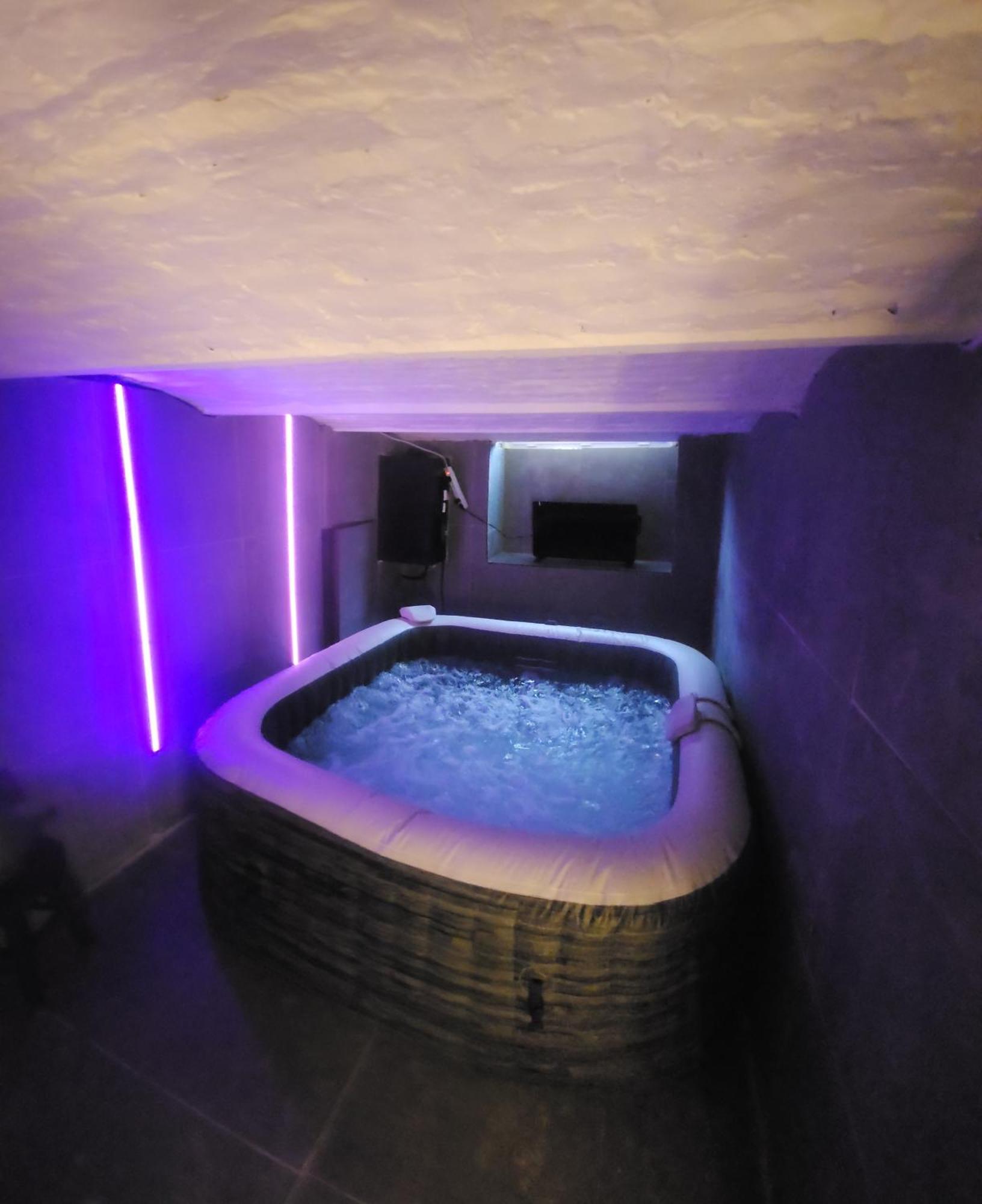 My House Jacuzzi Billiards Holiday home *